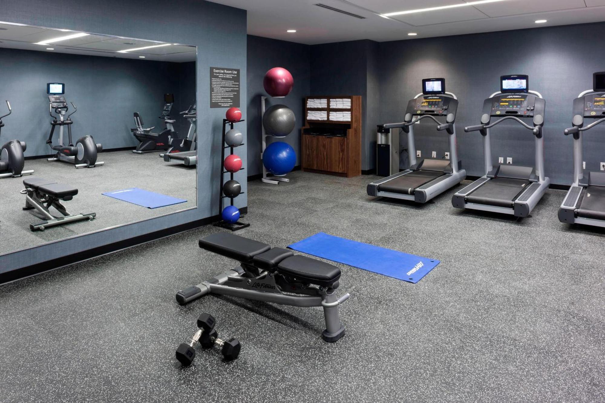 Hotel Courtyard By Marriott Richmond Downtown Extérieur photo